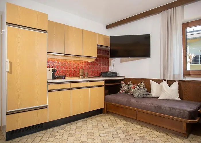 Wiesenau, * Тукс